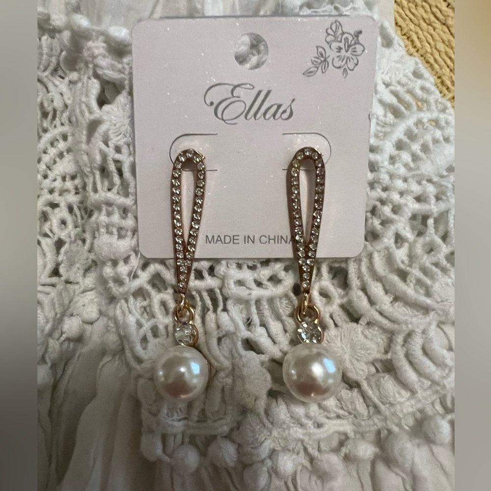 Ellas Gold and White Pearl Dangle Earrings with Crystals NWT